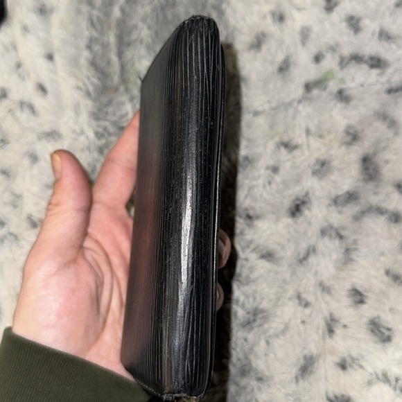 Men’s Or Women’s Louis Vuitton Black Epi compact Wallet! Vintage piece and clean - Picture 11 of 12